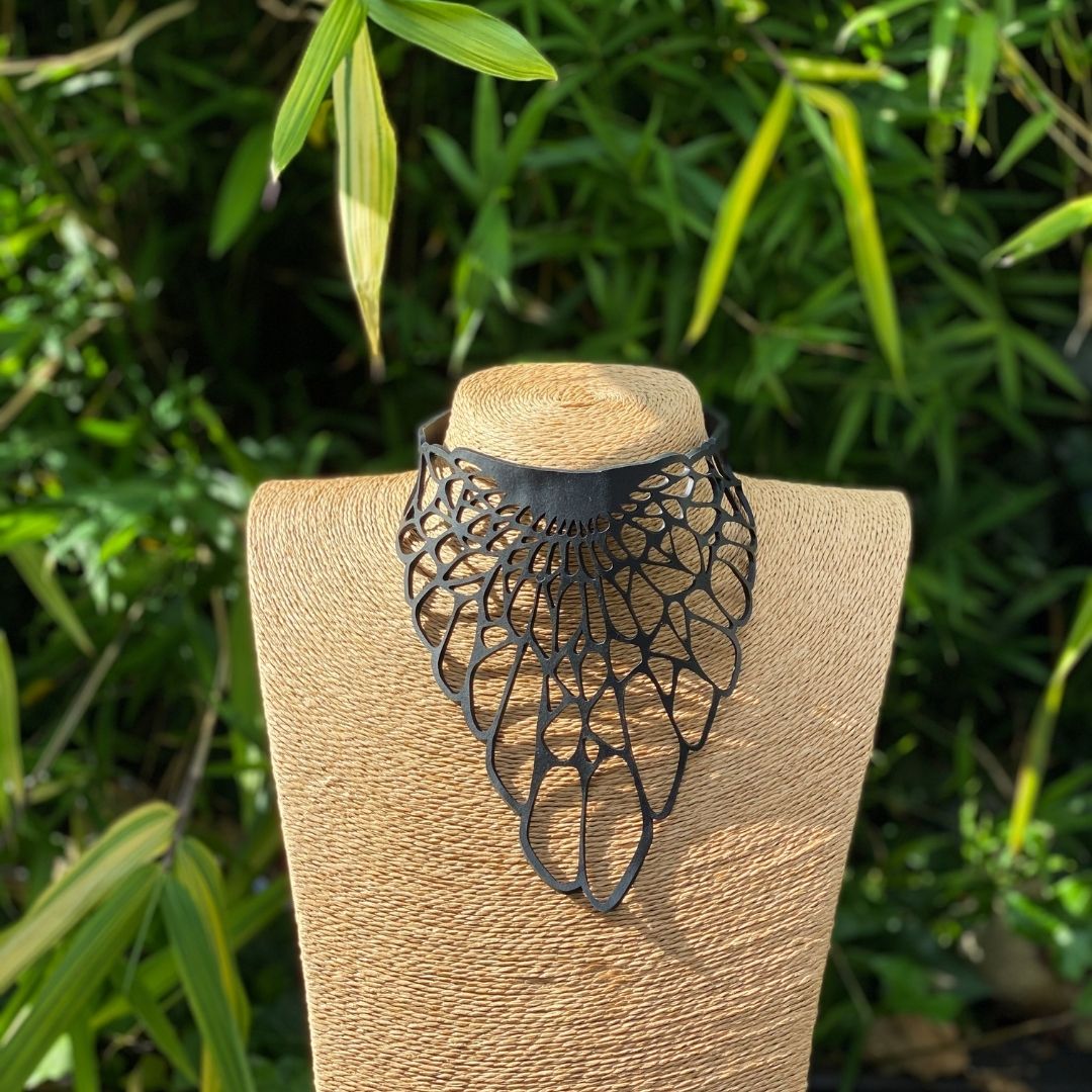 Queeny Statement Rubber Choker
