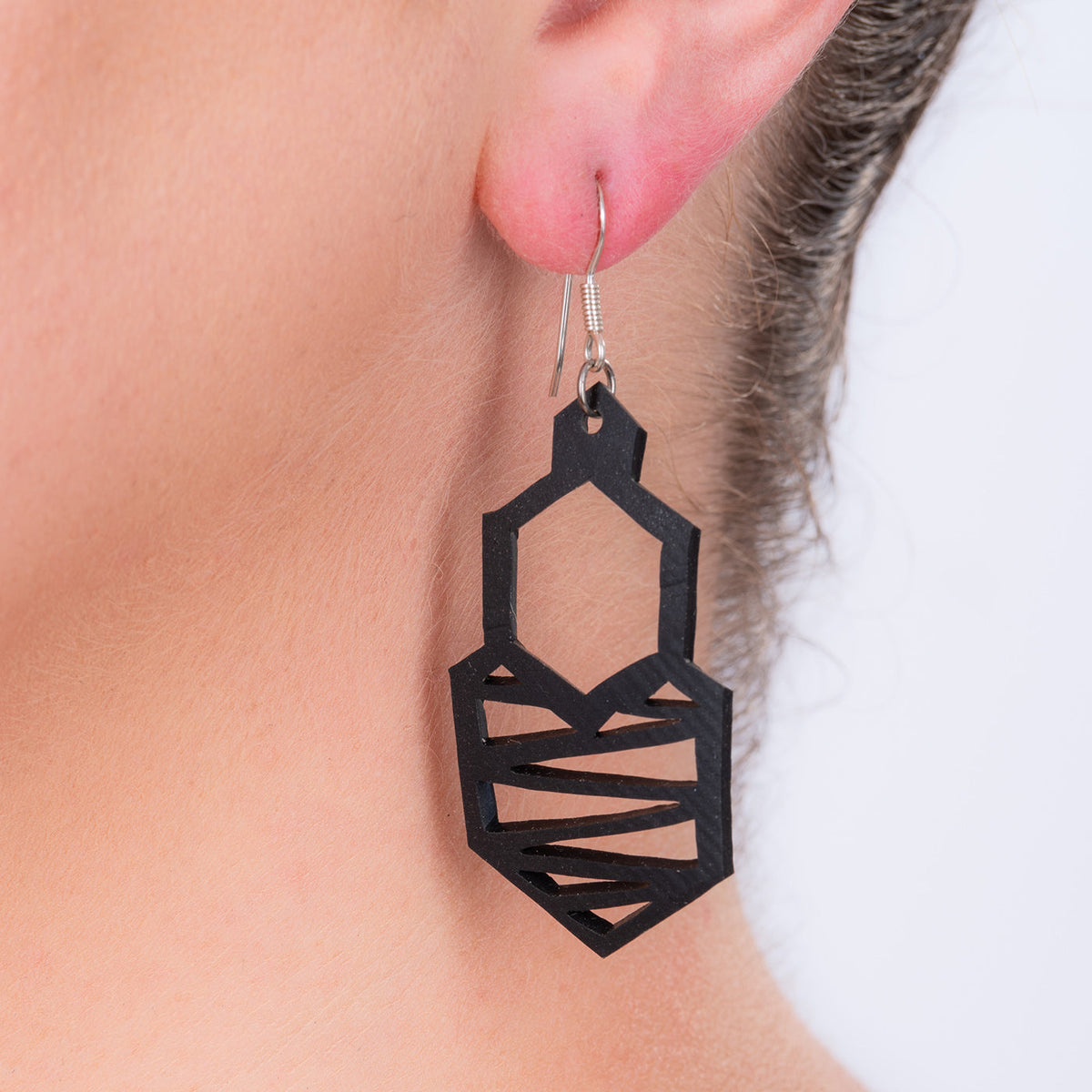 Honeycomb recycled rubber earrings worn on model
